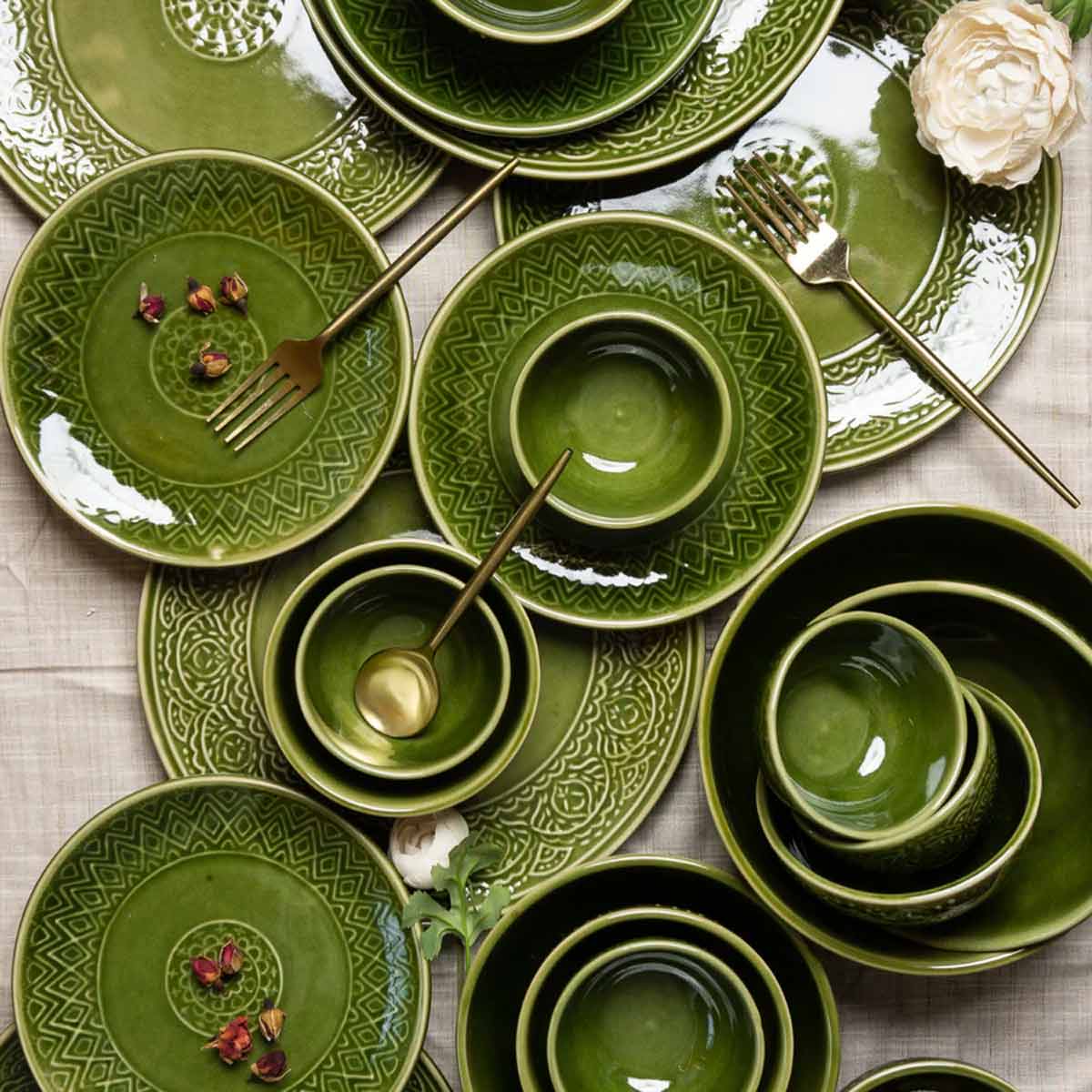 dinner sets to gift in christmas to employees