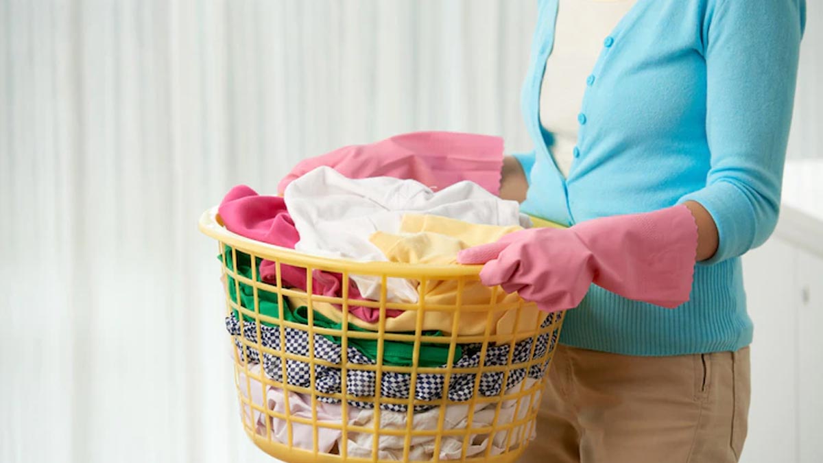 easy way to clean clothes without water