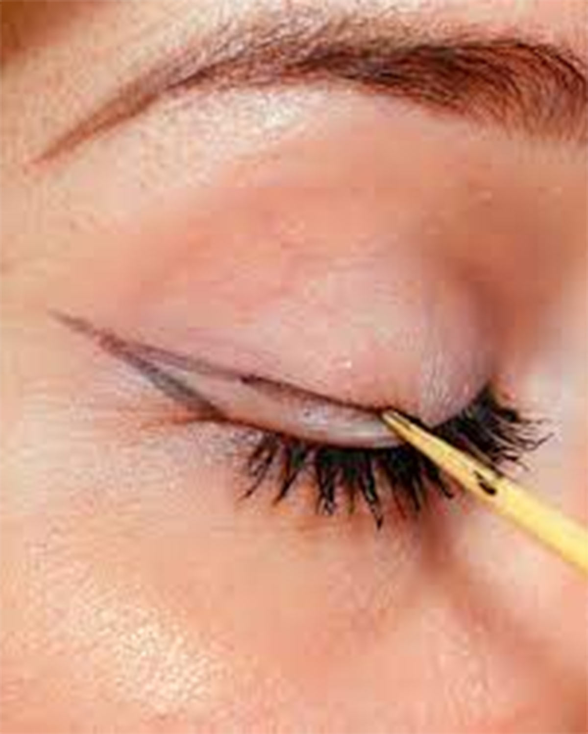 eye liner and toothpick