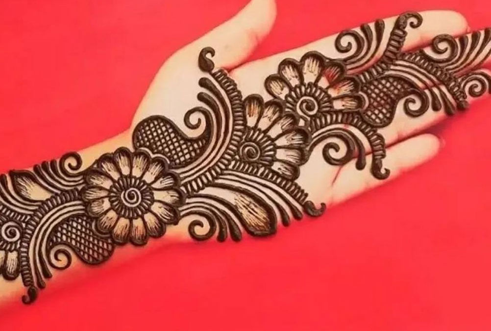 Trendsetting mehndi designs for the wedding season