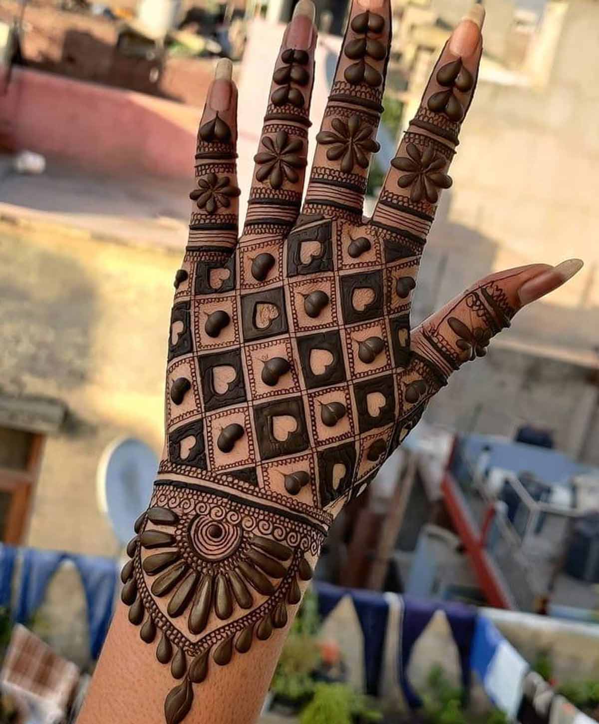 Simple Heart Shape Mehndi Design For Front Hand ❤️ . Follow  @sunithasmehndiart for more . #mehndidesigns #mehndi #henna #easyhenna ...  | Instagram