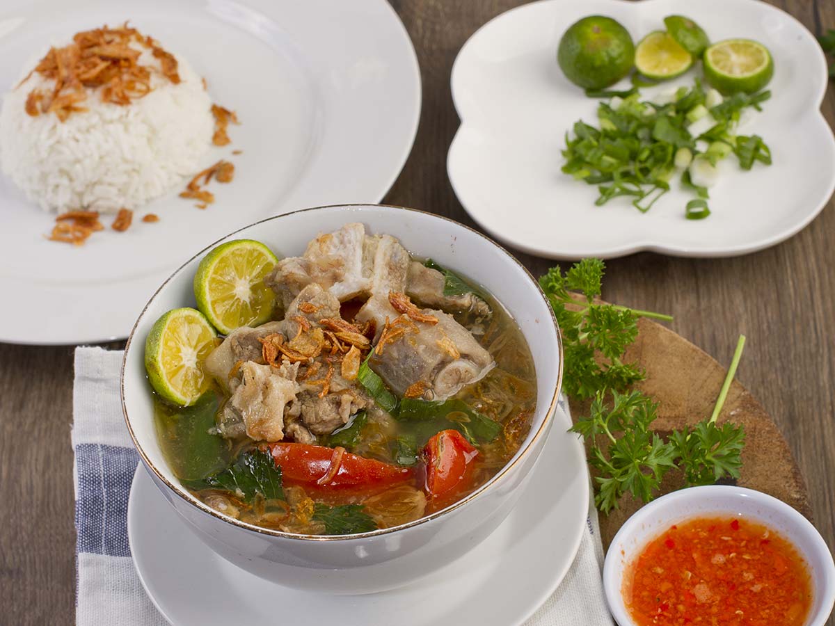 hire a farm to table caterer