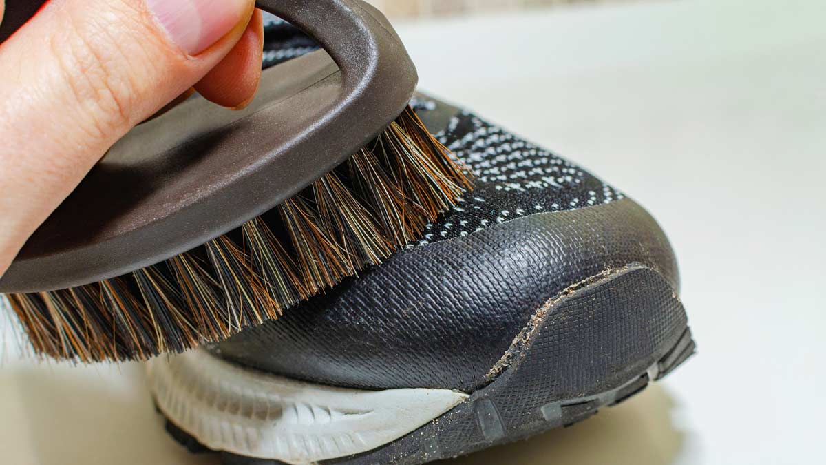 remove-fungus-from-shoes-shoes-cleaning-hacks