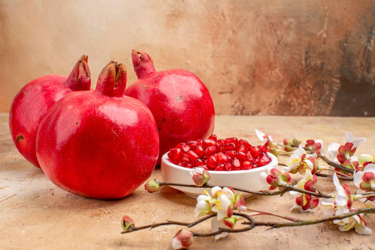 how to purchase perfect pomegranate in hindi
