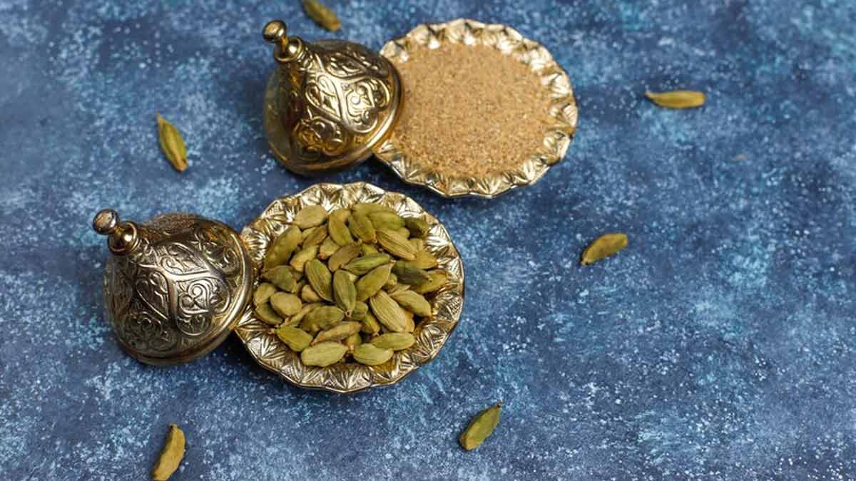 how to use elaichi for burnt kheer