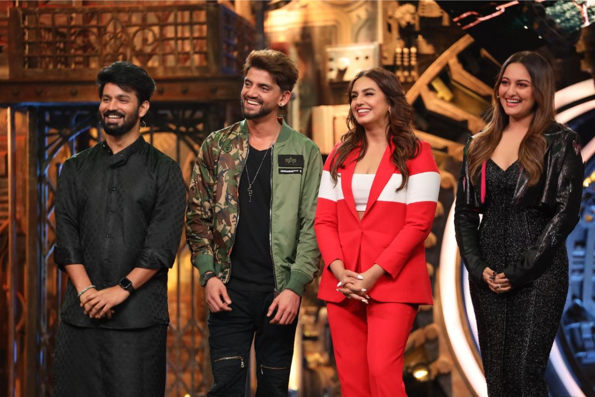 inside cast of double xl