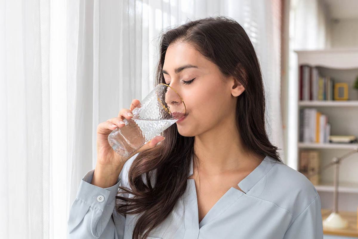 drinking-too-much-water-side-effects-pani-peene