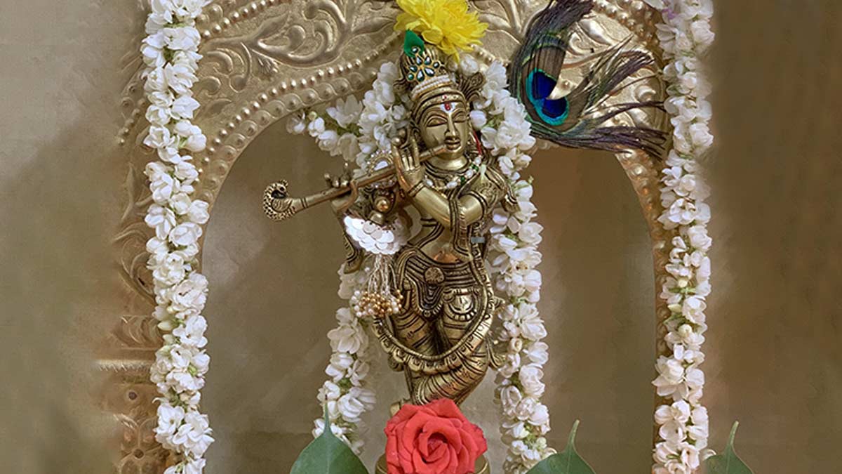 Shri Krishna| पूजा में गंगाजल | Krishna Puja | why gangajal is not used in krishna puja | HerZindagi