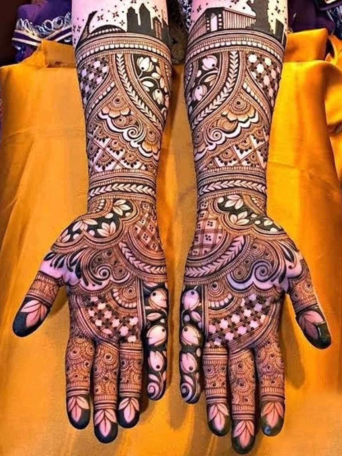 Karwa Chauth Mehndi Designs: करवा चौथ पर लगवाएं ये लेटेस्ट मेहंदी डिजाइन,  खूब मिलेगी तारीफ