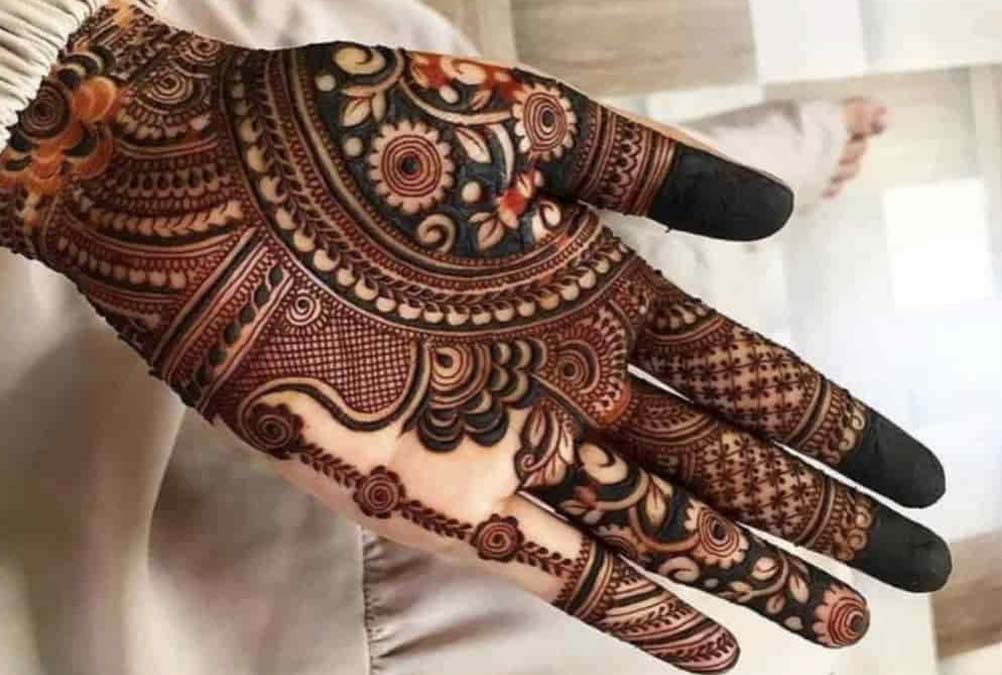 professional #mehndi#professionalmakeup #professionals #wellaprofessional  #mehn… | Latest simple mehndi designs, Back hand mehndi designs, Mehndi  designs for hands