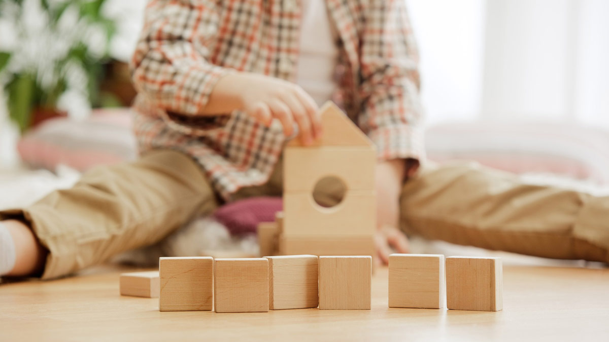 play games to avoid nose pickeing habit