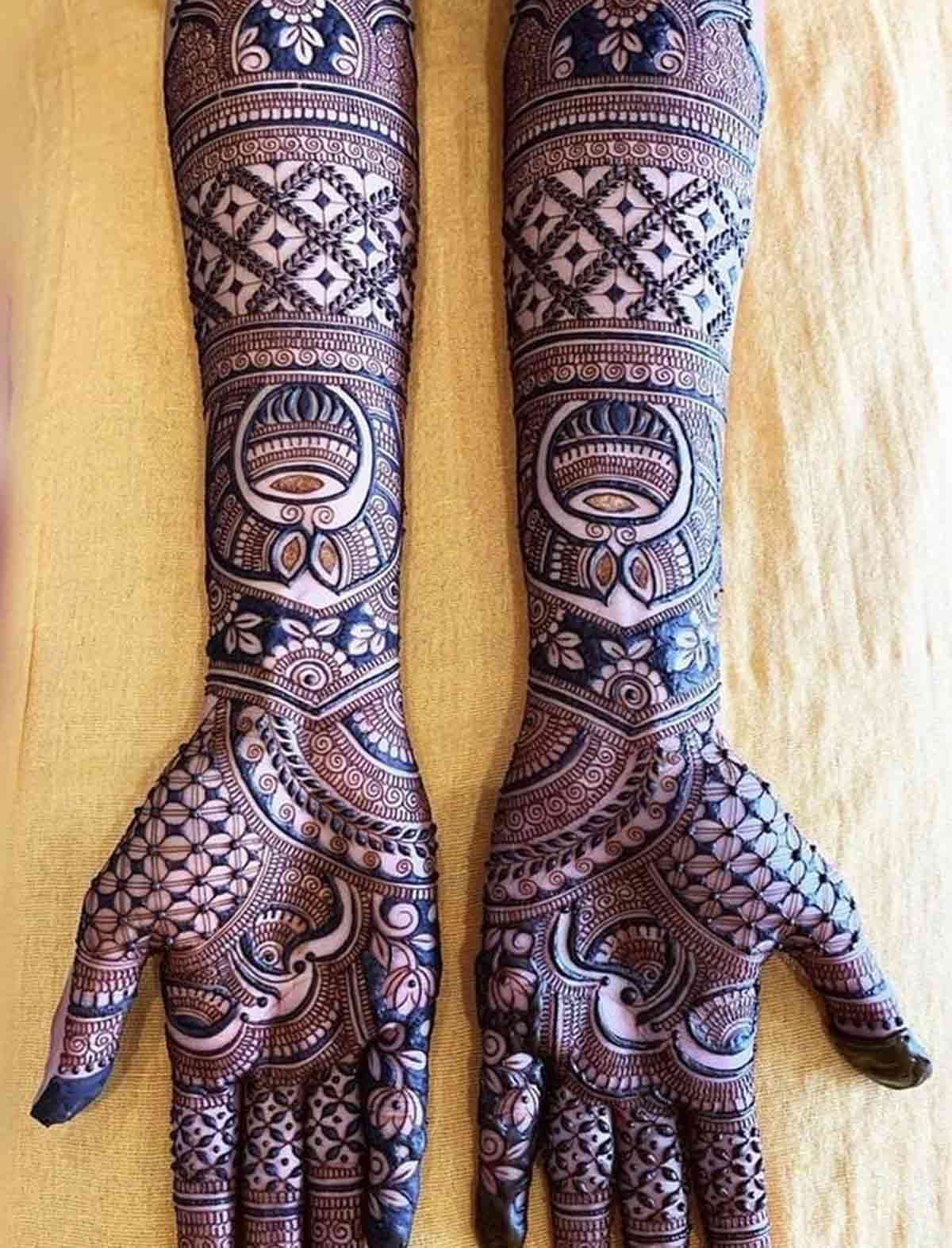 Intricate Leg Mehndi