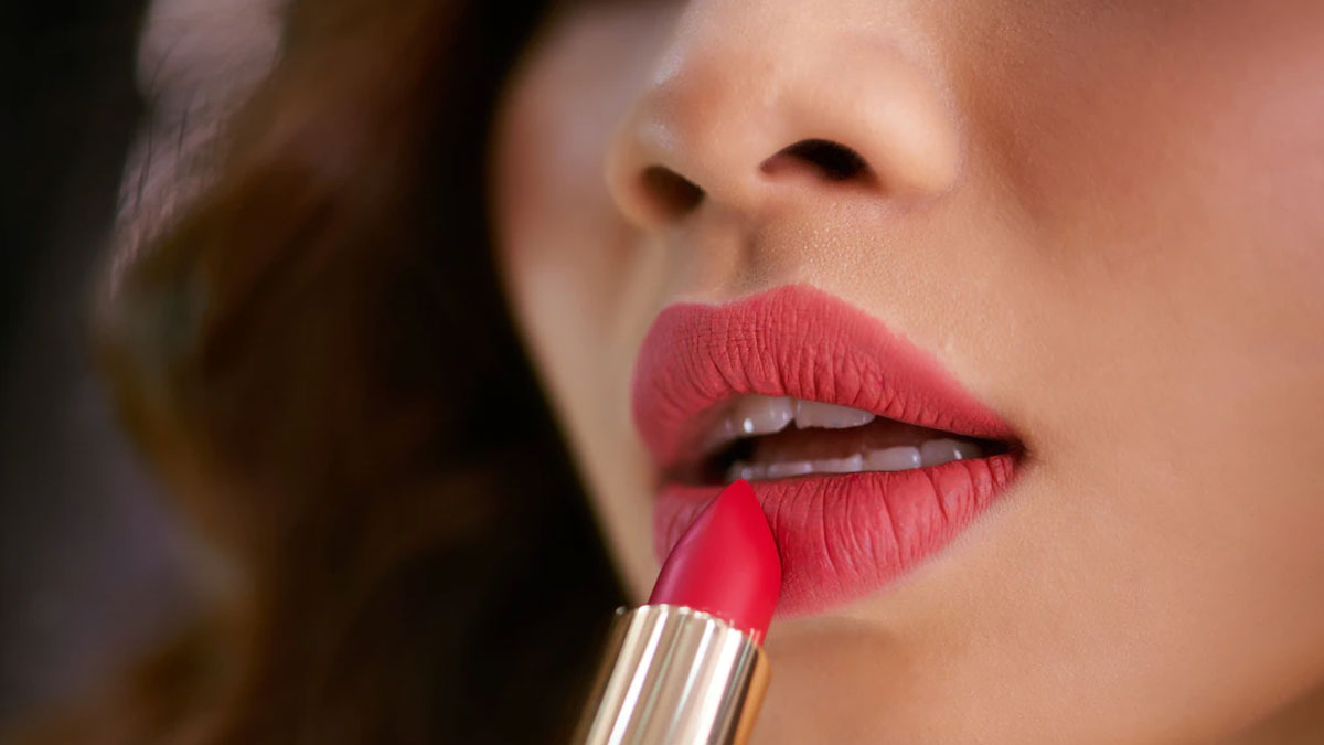 How to Buy Lipstick for Dry Lips। ड्राई होंठ के उपाय। Best Lipstick in