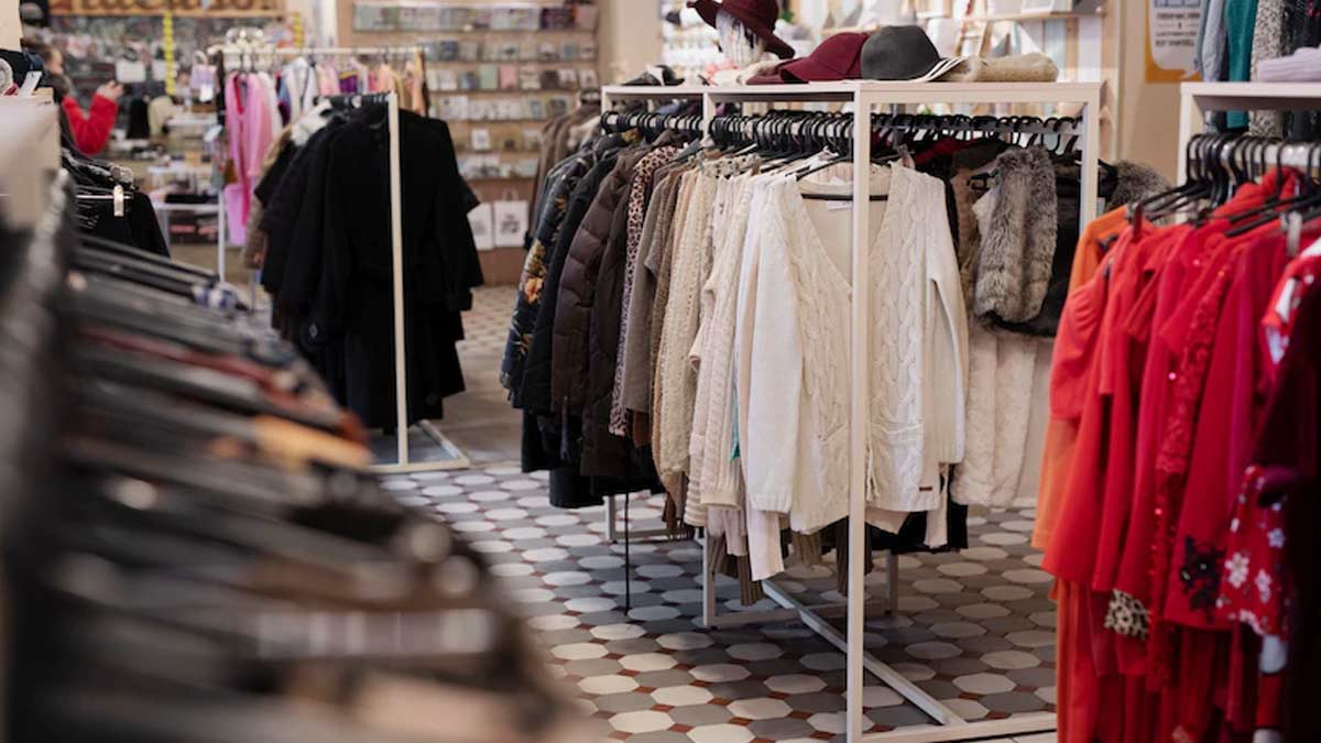 what is special in acharya niketan market