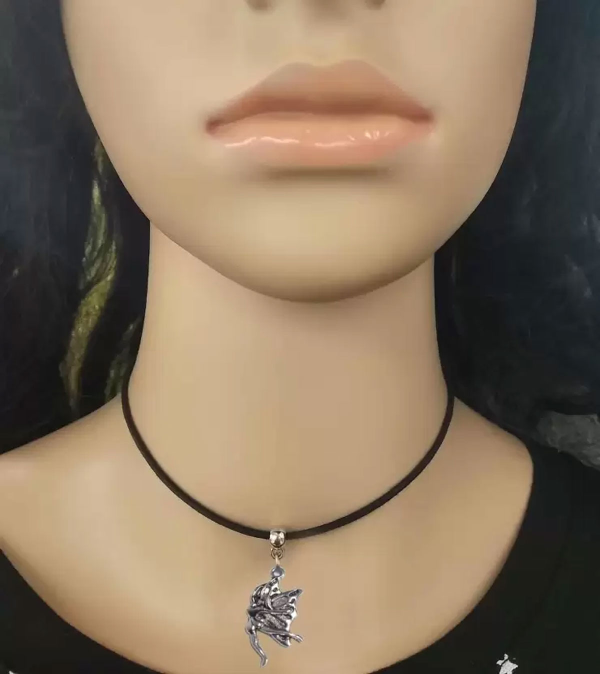 what is the significance of black thread on neck