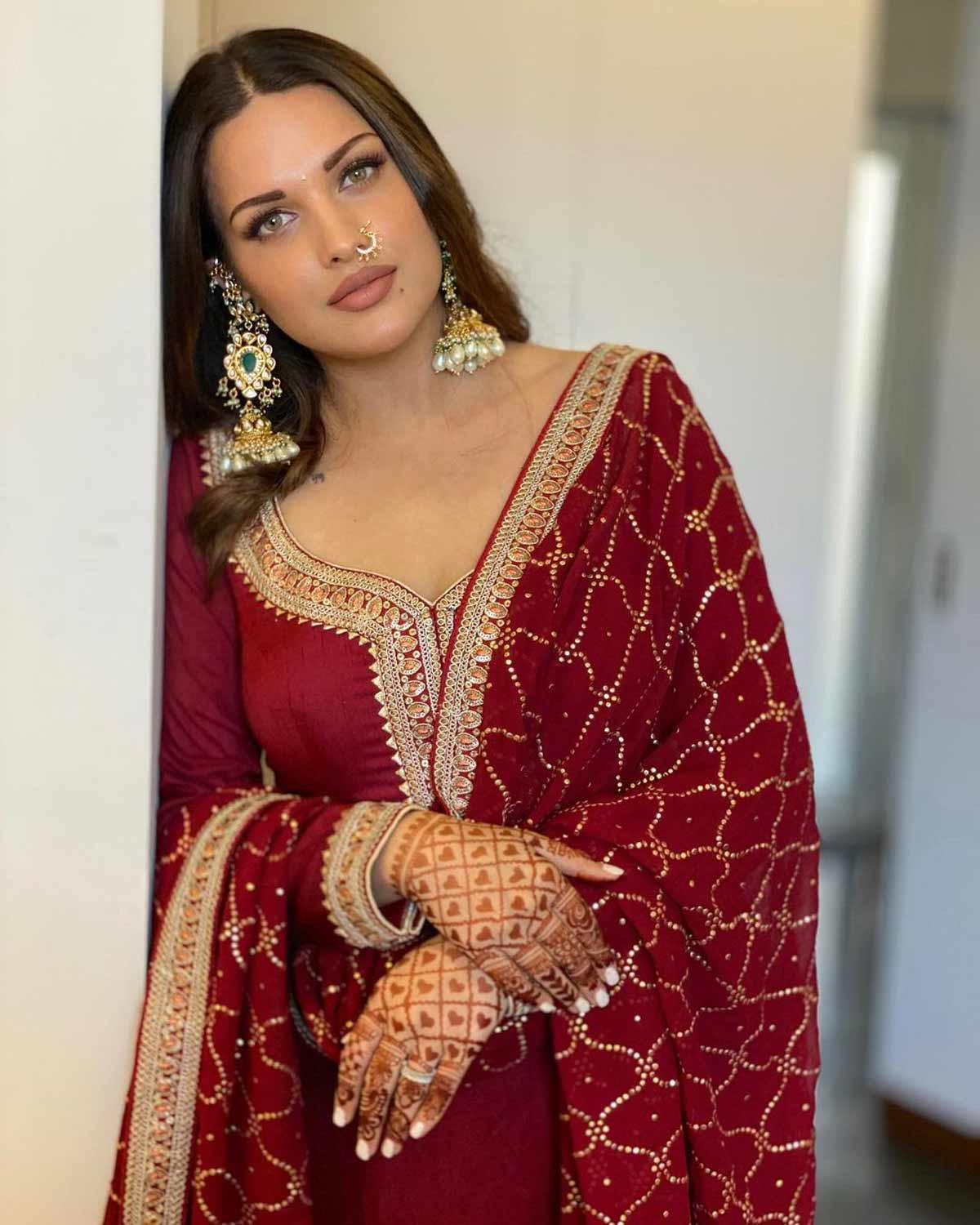हिमांशी खुराना who is himashi khurana