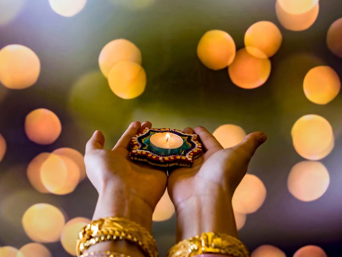 Significance Of Lighting Diyas On Diwali