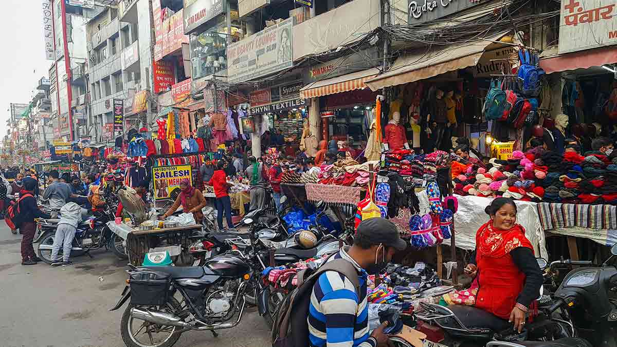 Noida Market शॉपिंग मार्केट Noida Famous Marketनोएडा की फेमस अट्टा