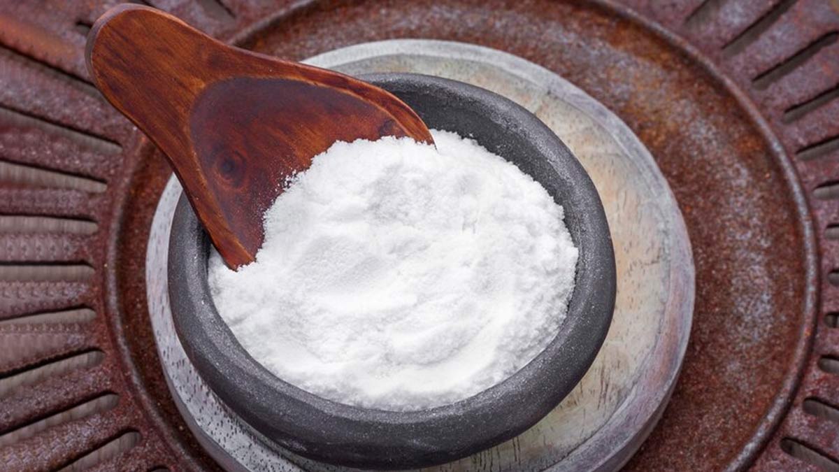 10 Ways to Use Baking Soda for Skin and Hair