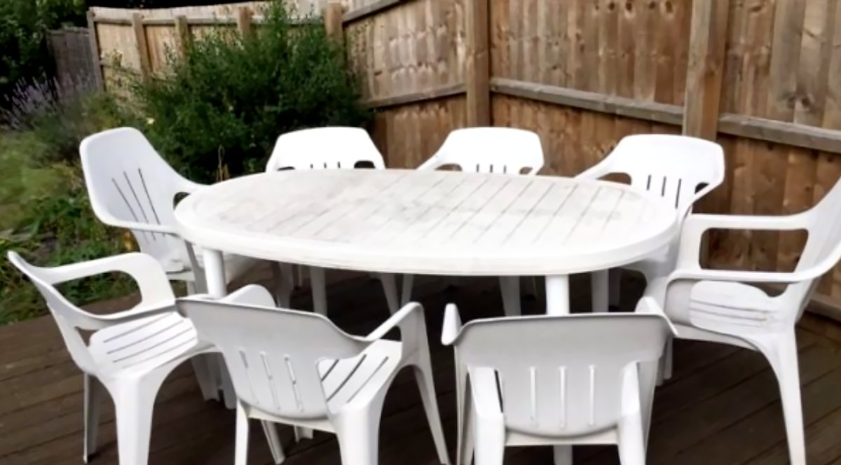 White Plastic Table Cleaning Tips सफेद टेबल की सफाई कैसे करें White Furniture Ki Safai Kaise
