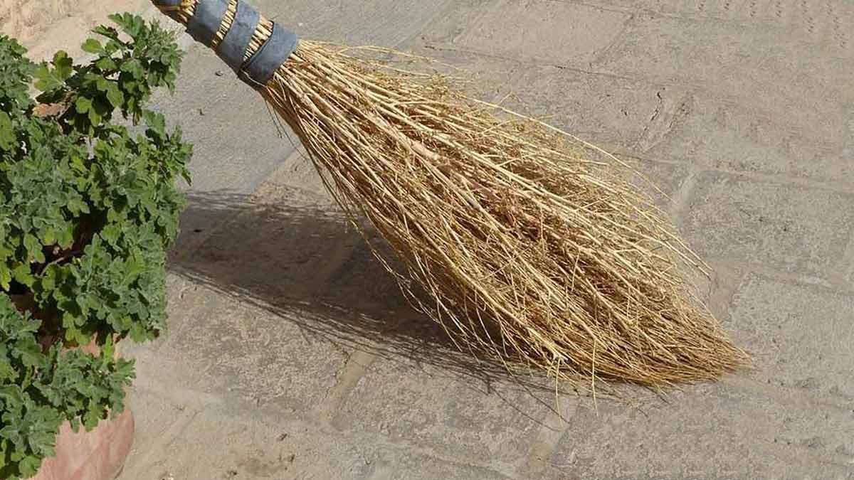 diwali  buying broom importance