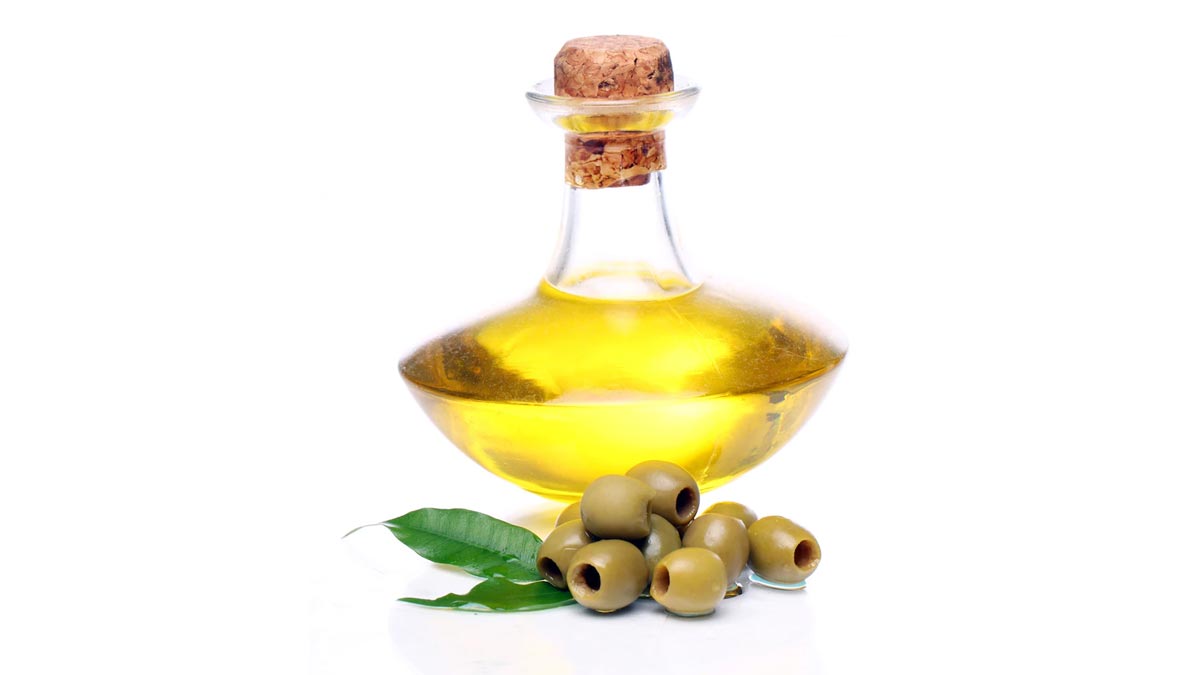 आइब्रो को घना कैसे बनाएं easy remedies for eyebrow growth with olive oil HerZindagi