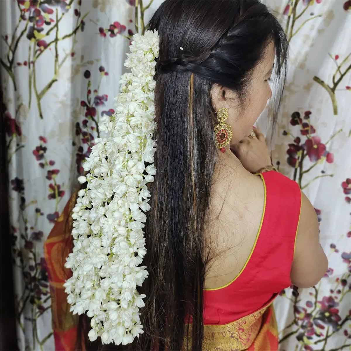 10 Methods to Style with Jasmine Flower/Bridal hairstyle  decoration/Mallipoo Jadai Alangaram😍 - YouTub… | Bridal hair tutorial, Jasmine  flower, Bridal hair flowers