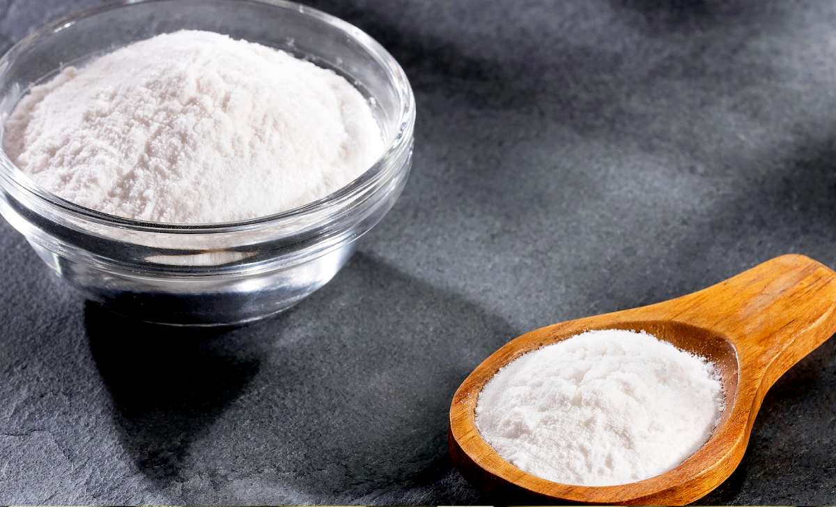 get rid of maggots insect from garden with baking soda