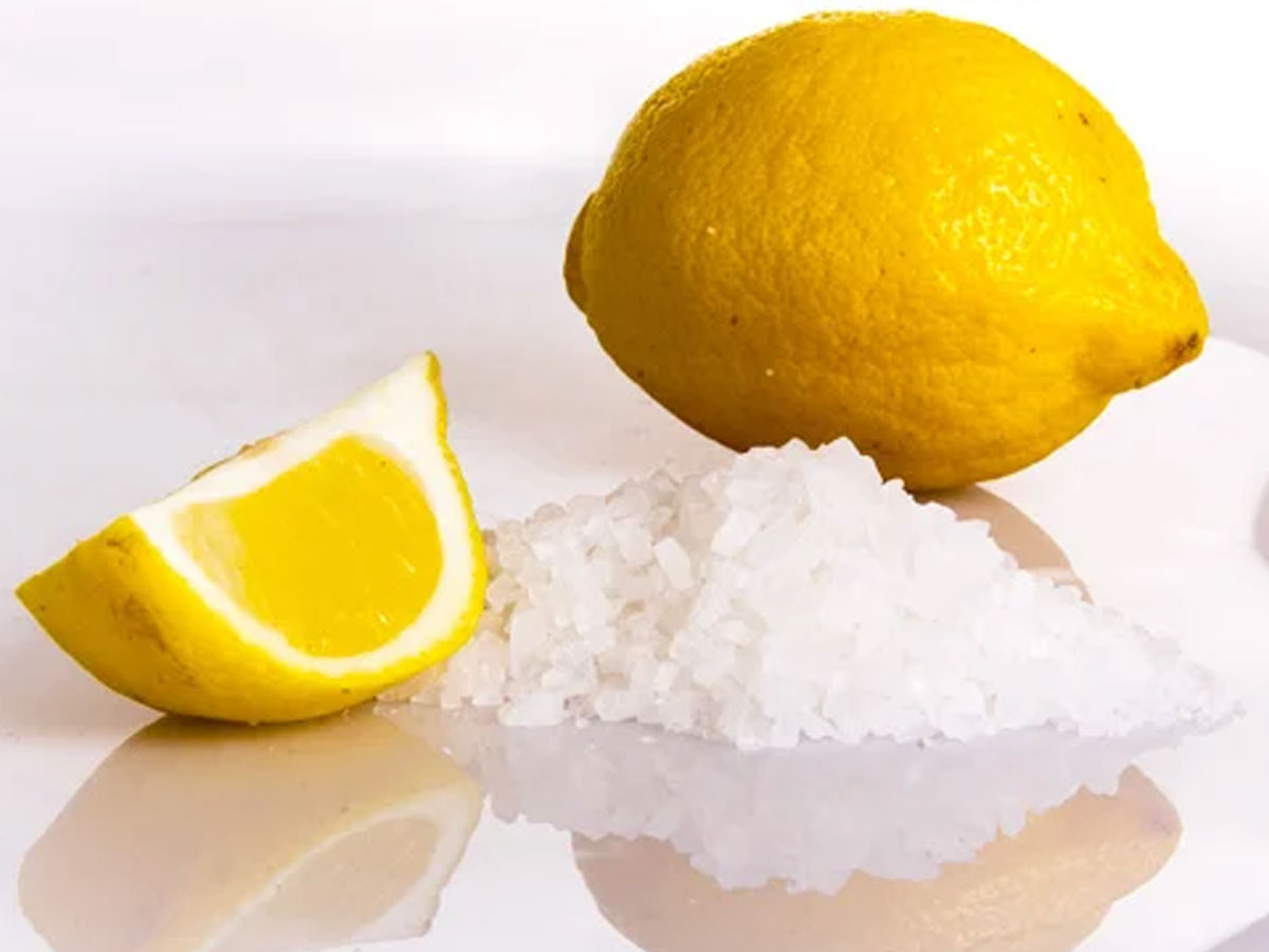 how to clean brass vessels with lemon