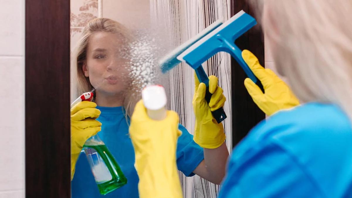 how to clean mirror