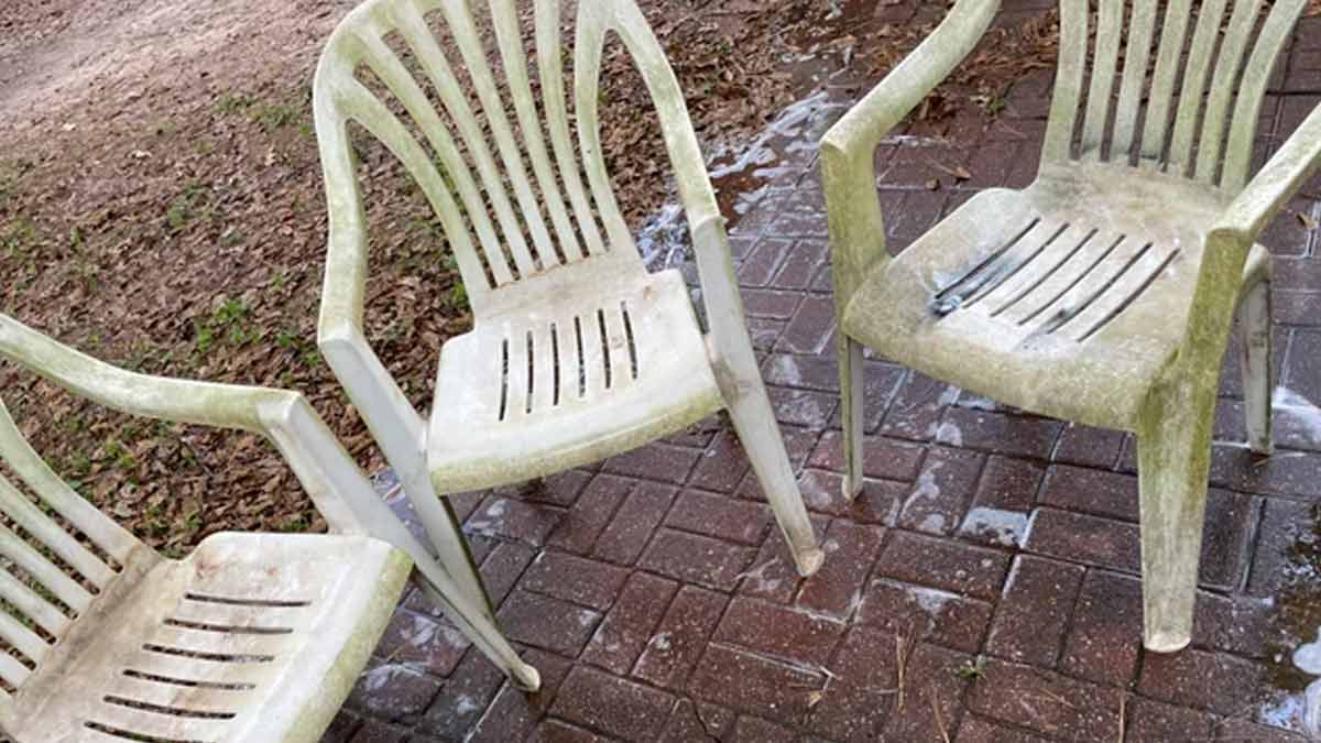 how to clean plastic chair from hydrogen peroxide