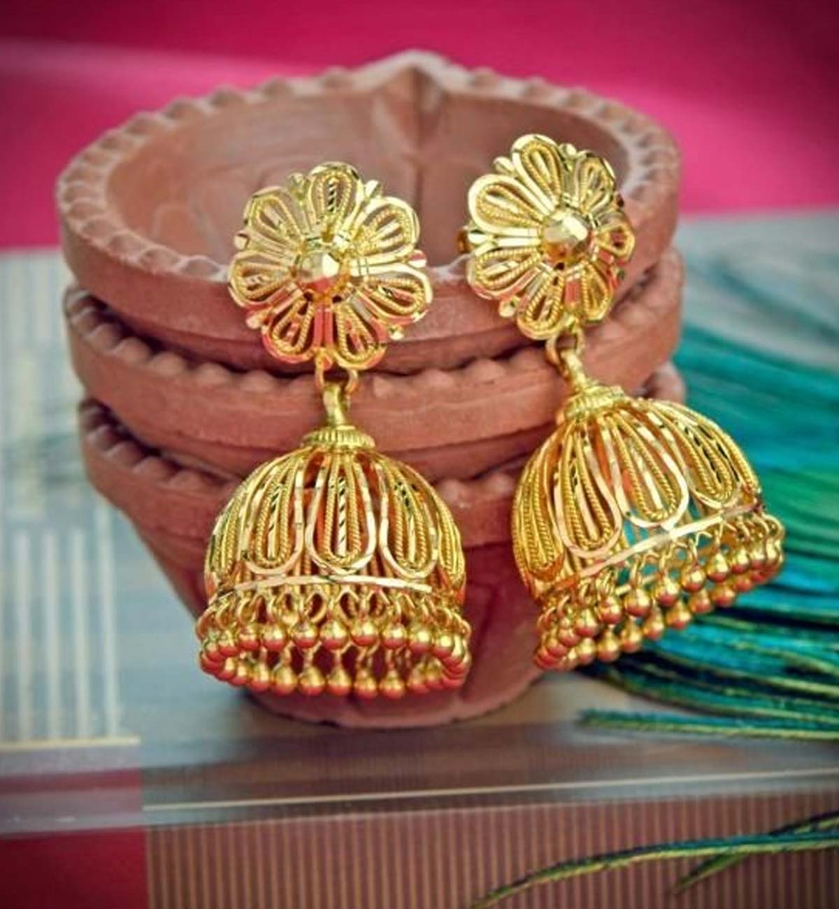 Bridal Earrings Designs: दुल्हन कानों में पहने ये हेवी ब्राइडल झुमके, मिलेगा अट्रैक्टिव लुक 