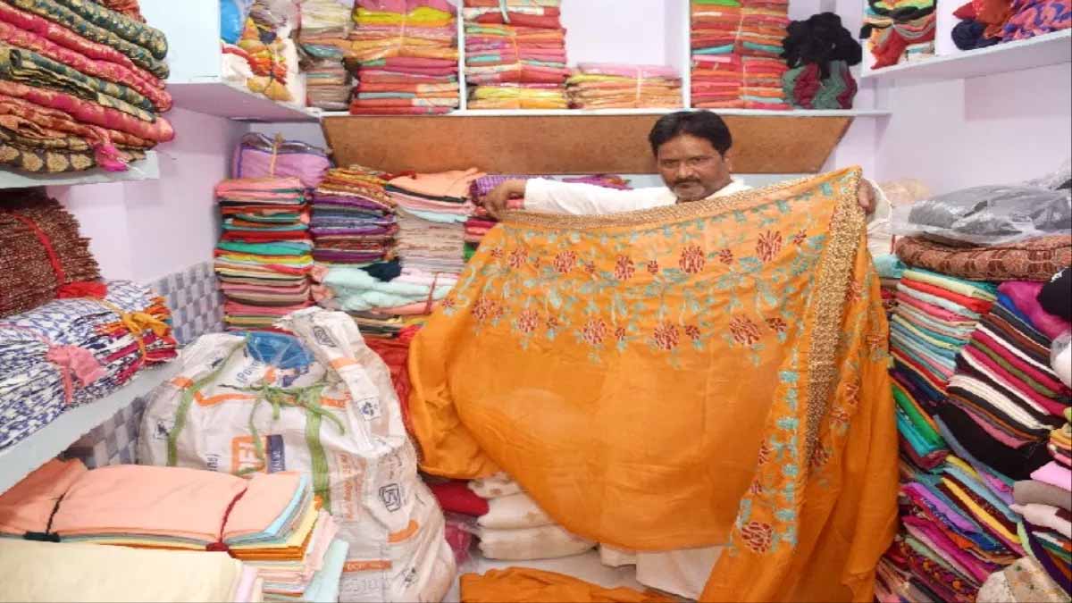 Kanpur Market कानपुर में कहां मिलते हैं सस्ते कपड़े Thok Market