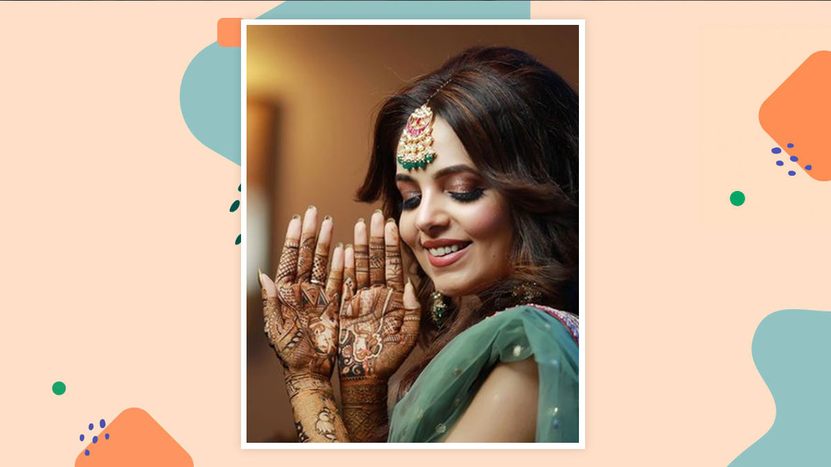 Bride posing with Mehendi in hand  PixaHive