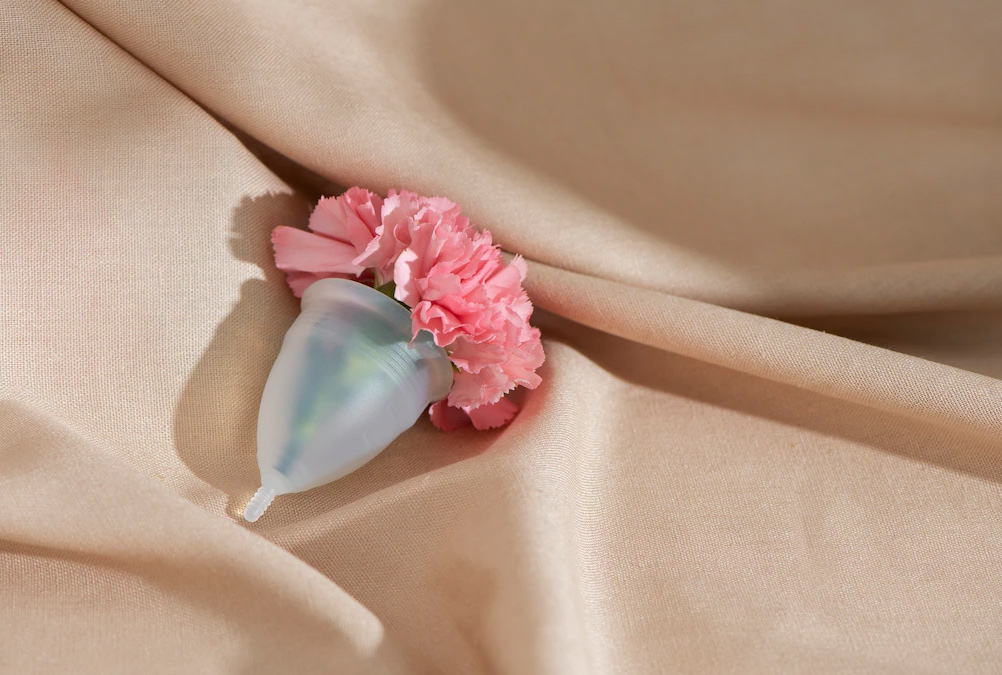 menstrual cup stretches vagina