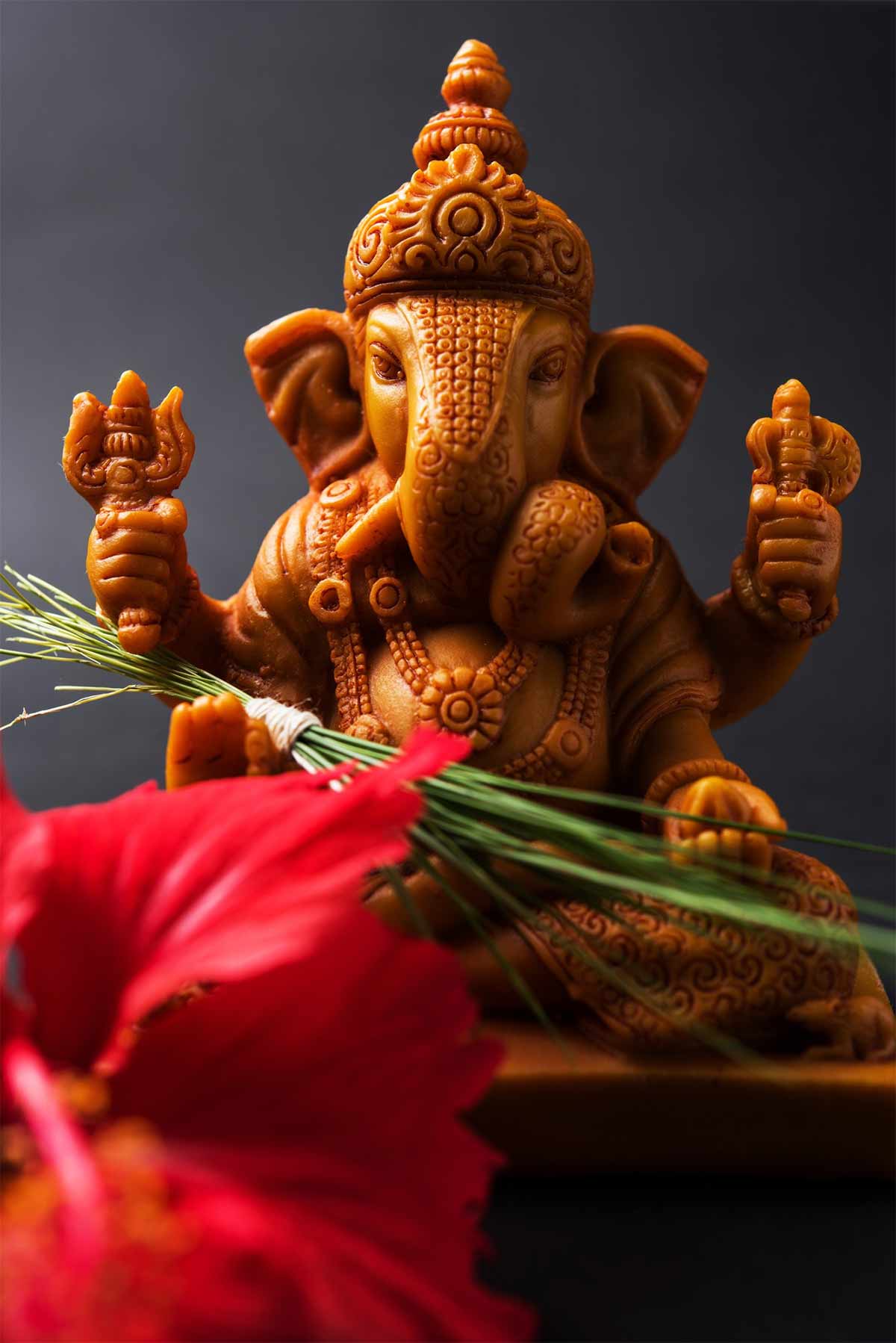 offer durva grass to ganpati on diwali 