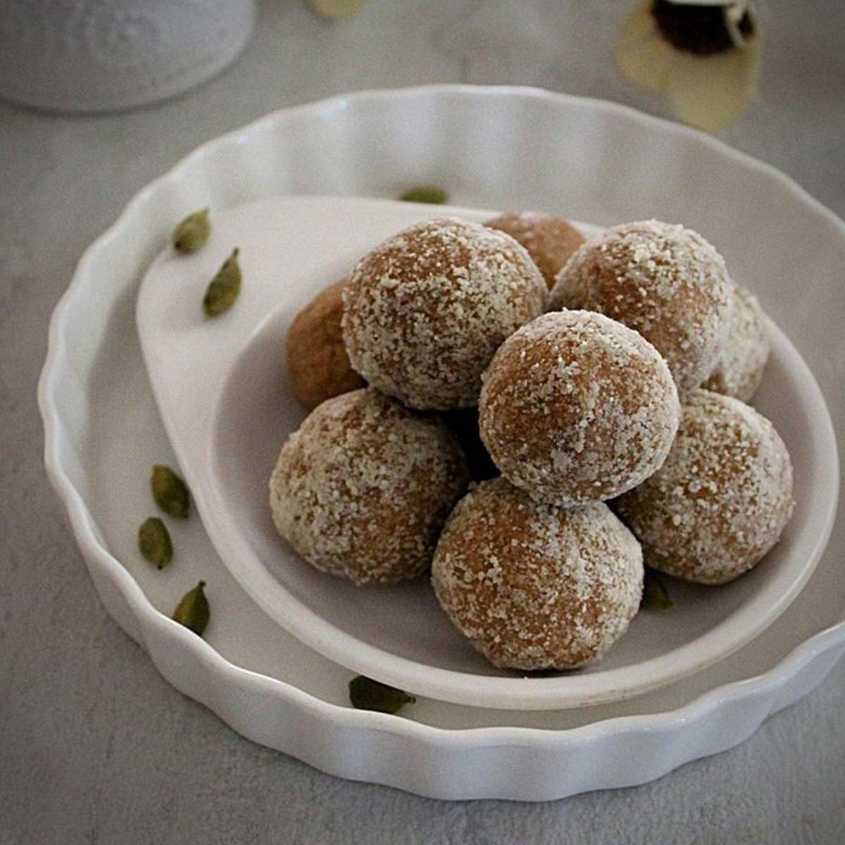 ragi oats ladoo