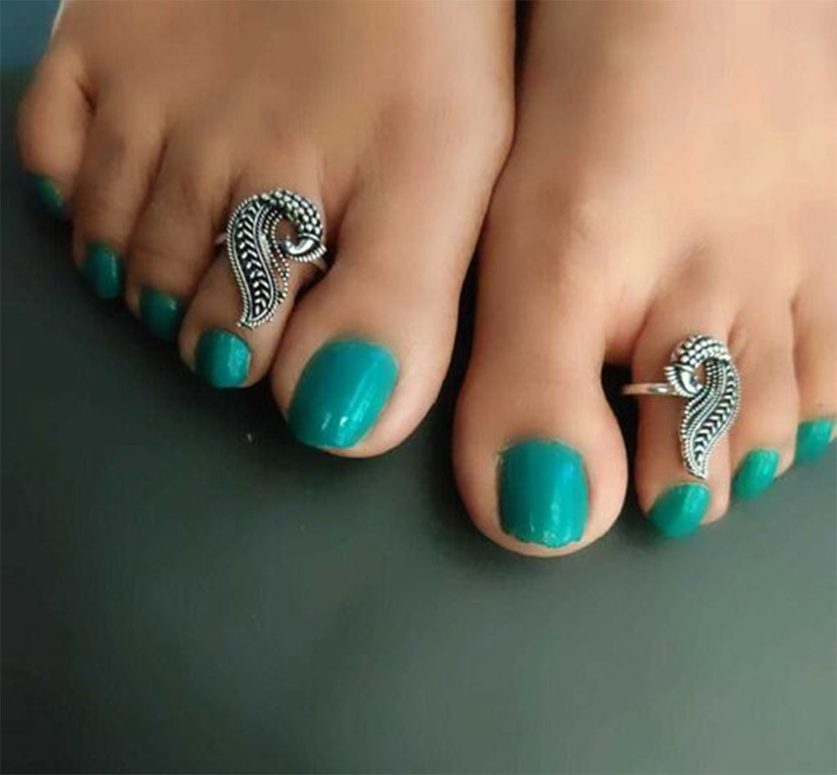 Fancy Toe Ring Designs : फैंसी बिछिया की ये डिज़ाइन बढ़ाएगी पैरों की  खूबसूरती