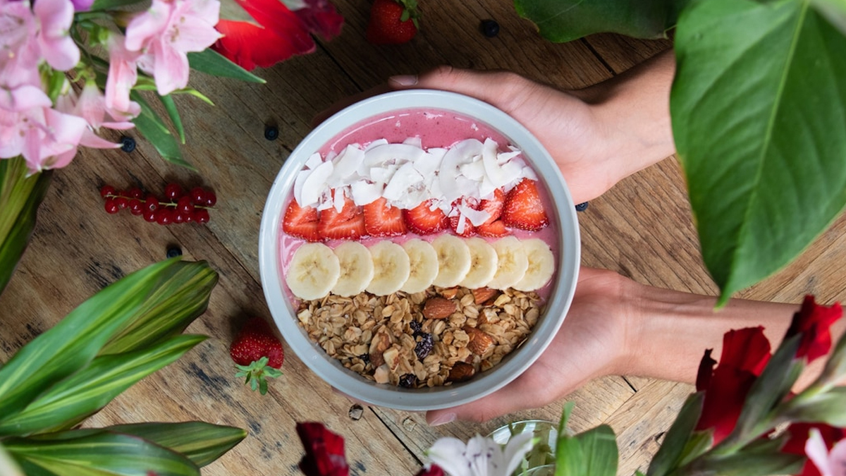 Banana Berry Flaxseed Smoothie Bowl