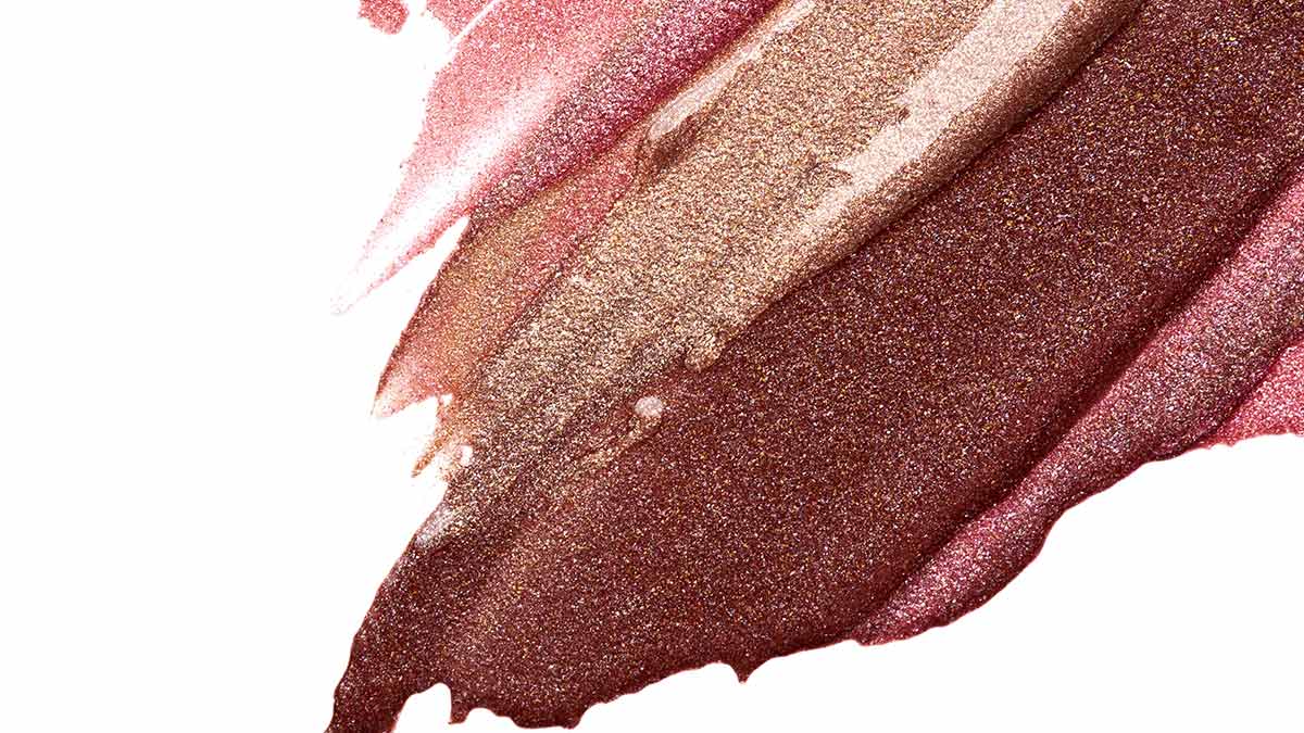 How To Choose Makeup Highlighter For Dry Skin