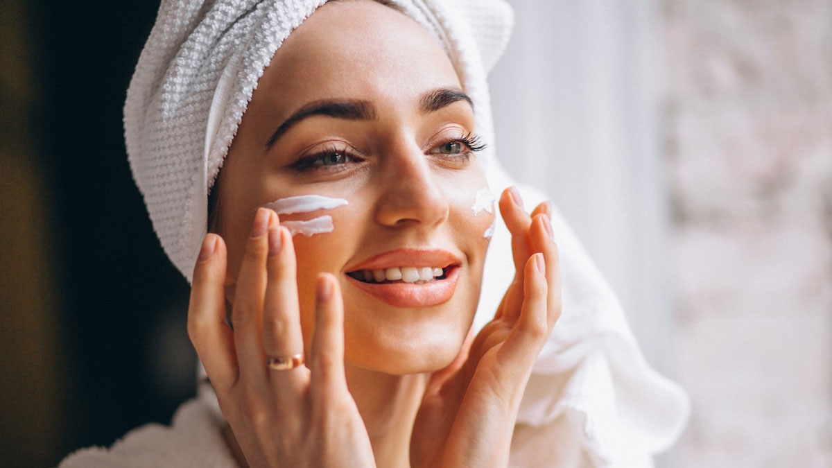 How To Choose Moisturizer For + Woman