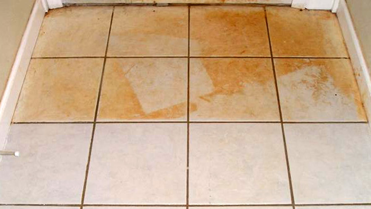 How to clean tiles with bathroom detergent