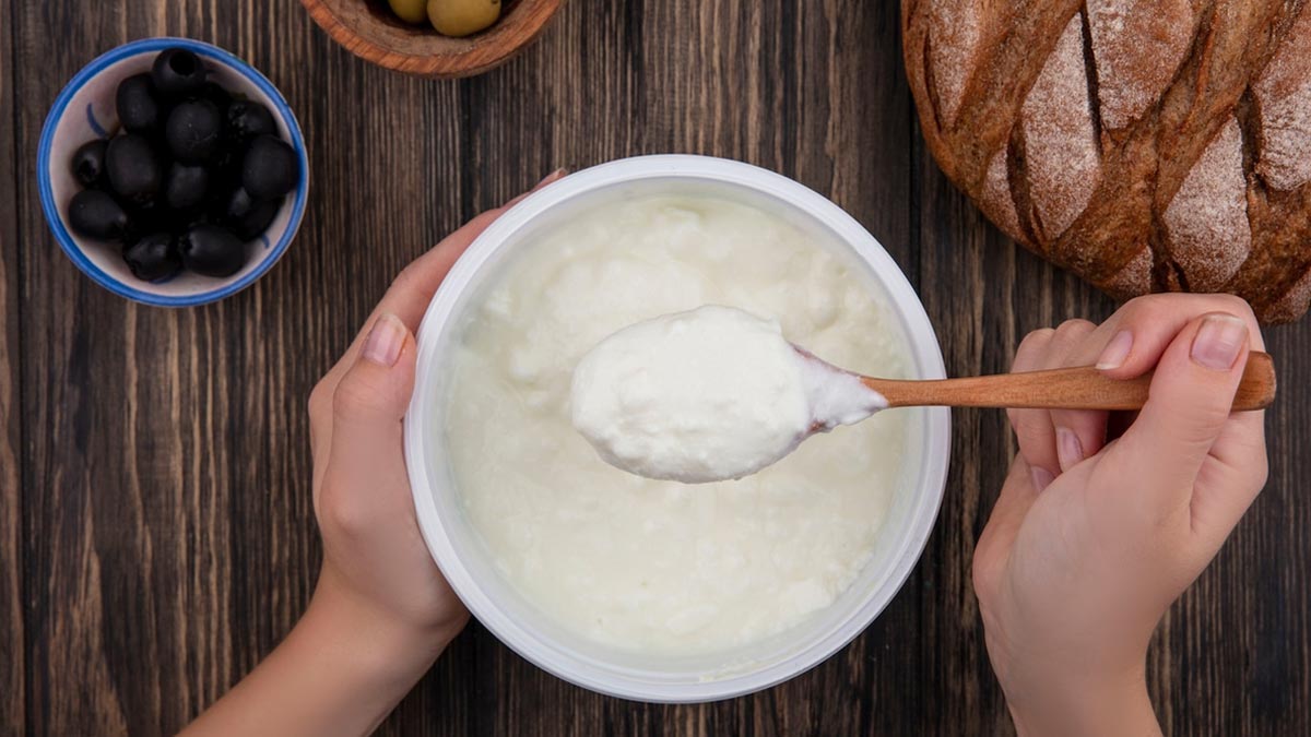 How to use curd for dandruff