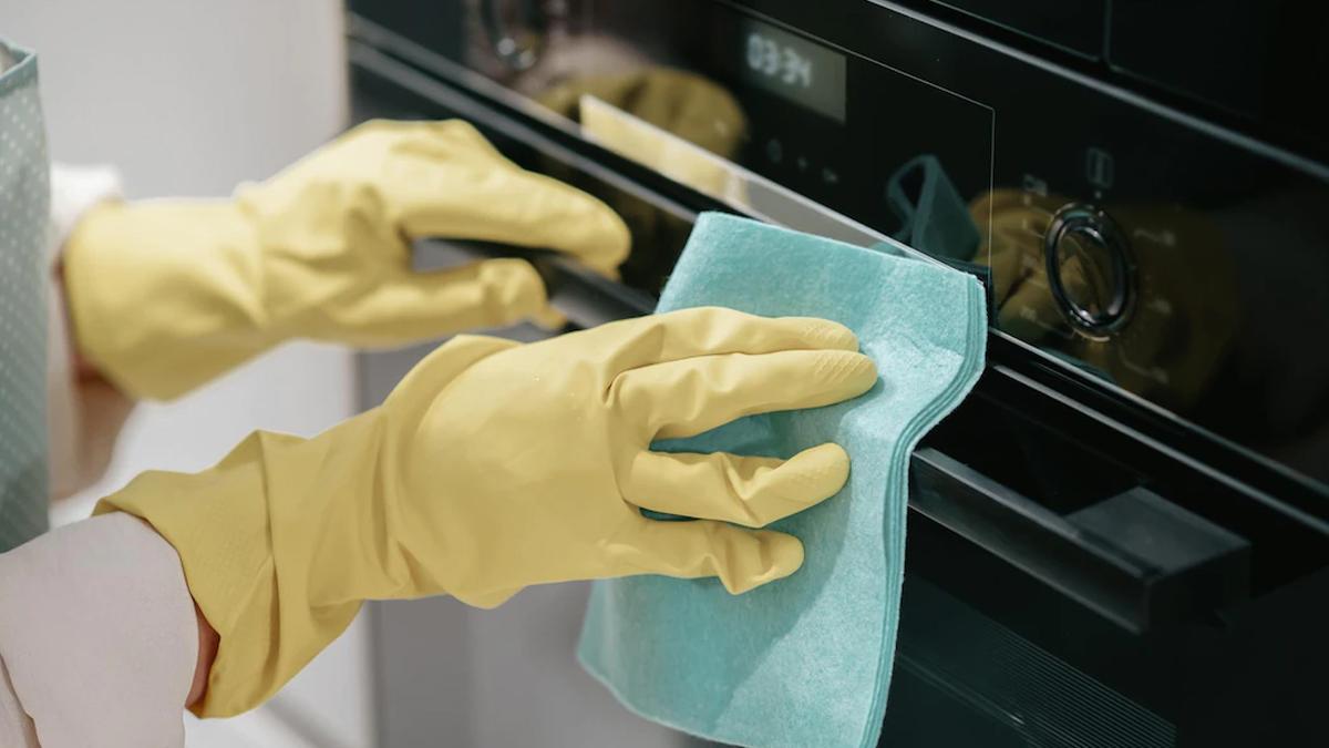 Kitchen miror cleaning hacks