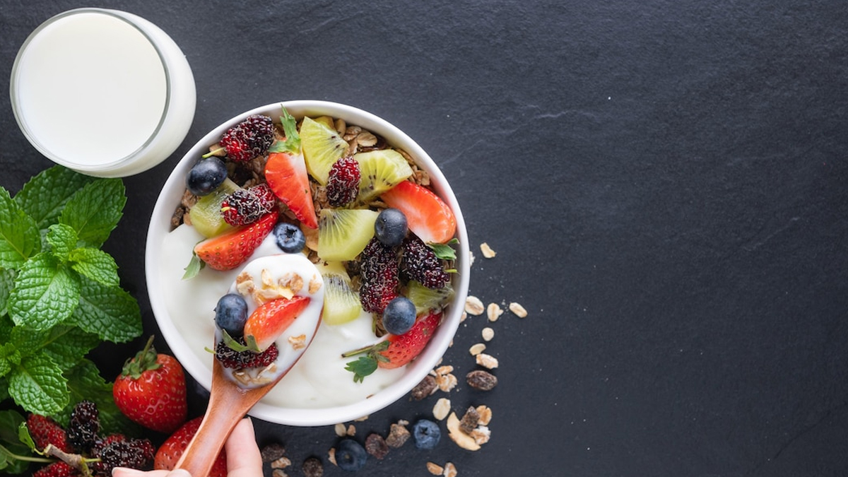 Kiwi Blackberry Yoghurt Bowl