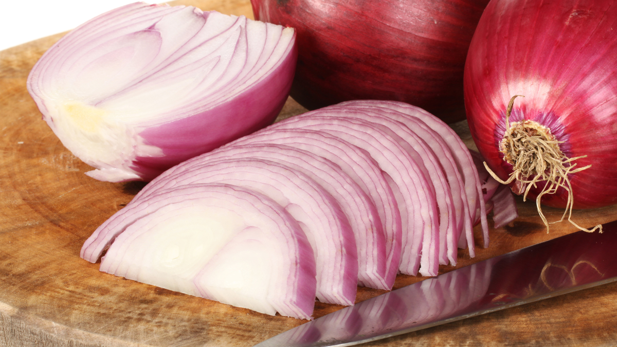 onion-smell-pyaz-ki-badbu-kaise-hataye-how-to-remove