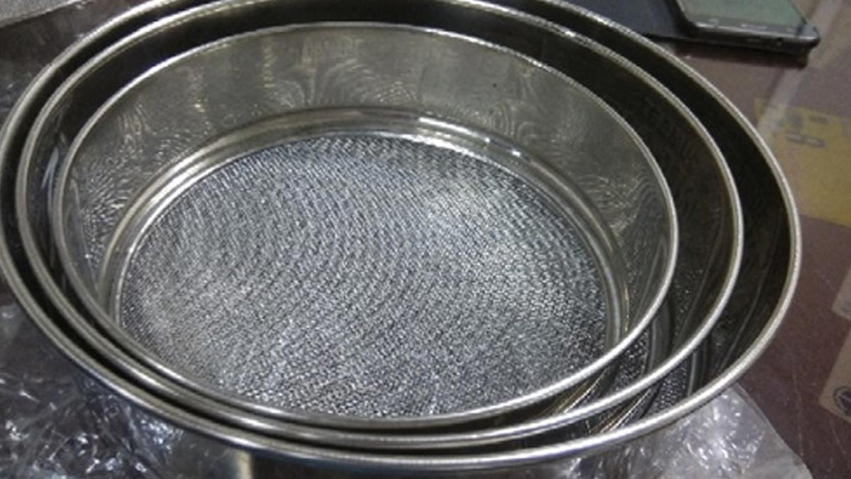 Use Chhalni for rice flour