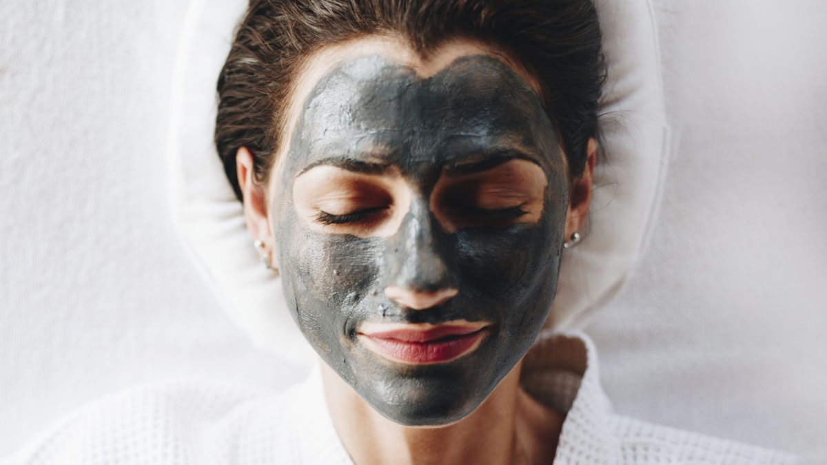 benefits of using a charcoal face mask