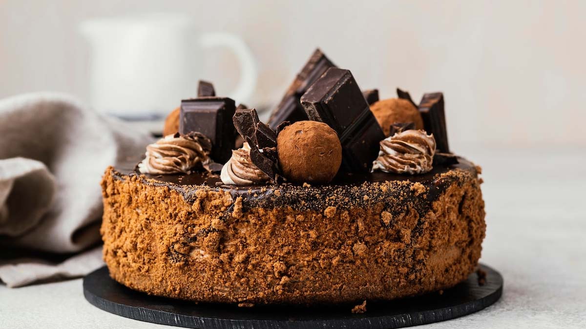 20 रुपये में Soft केक। Chocolate Cake Recipe। Biscuit Se Cake Kaise Banayen  | cook cake in 20 rupees | HerZindagi
