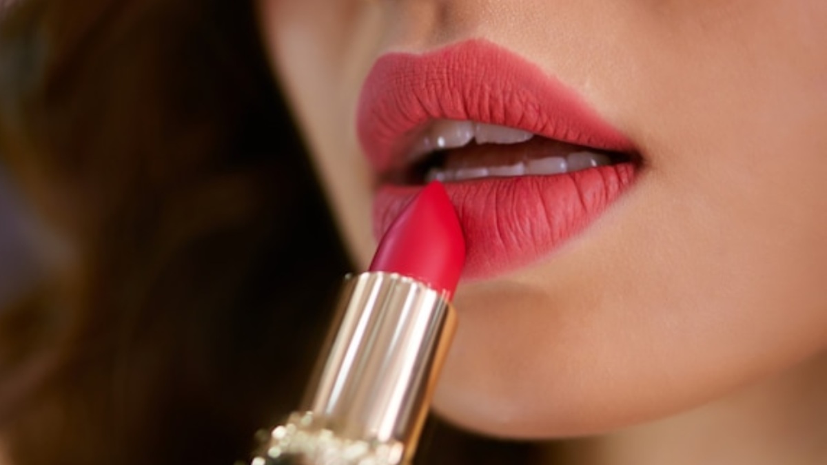 How To Apply Lipstick| लिपस्टिक को ज्‍यादादेर कैसे लगाएं| Lipstick Ko Jyada Der Kaise Lagaye-Navaratri 2022: गरबा नाइट में चाहती हैं लॉन्ग लास्टिंग लिपस्टिक, तो फॉलो करें ...